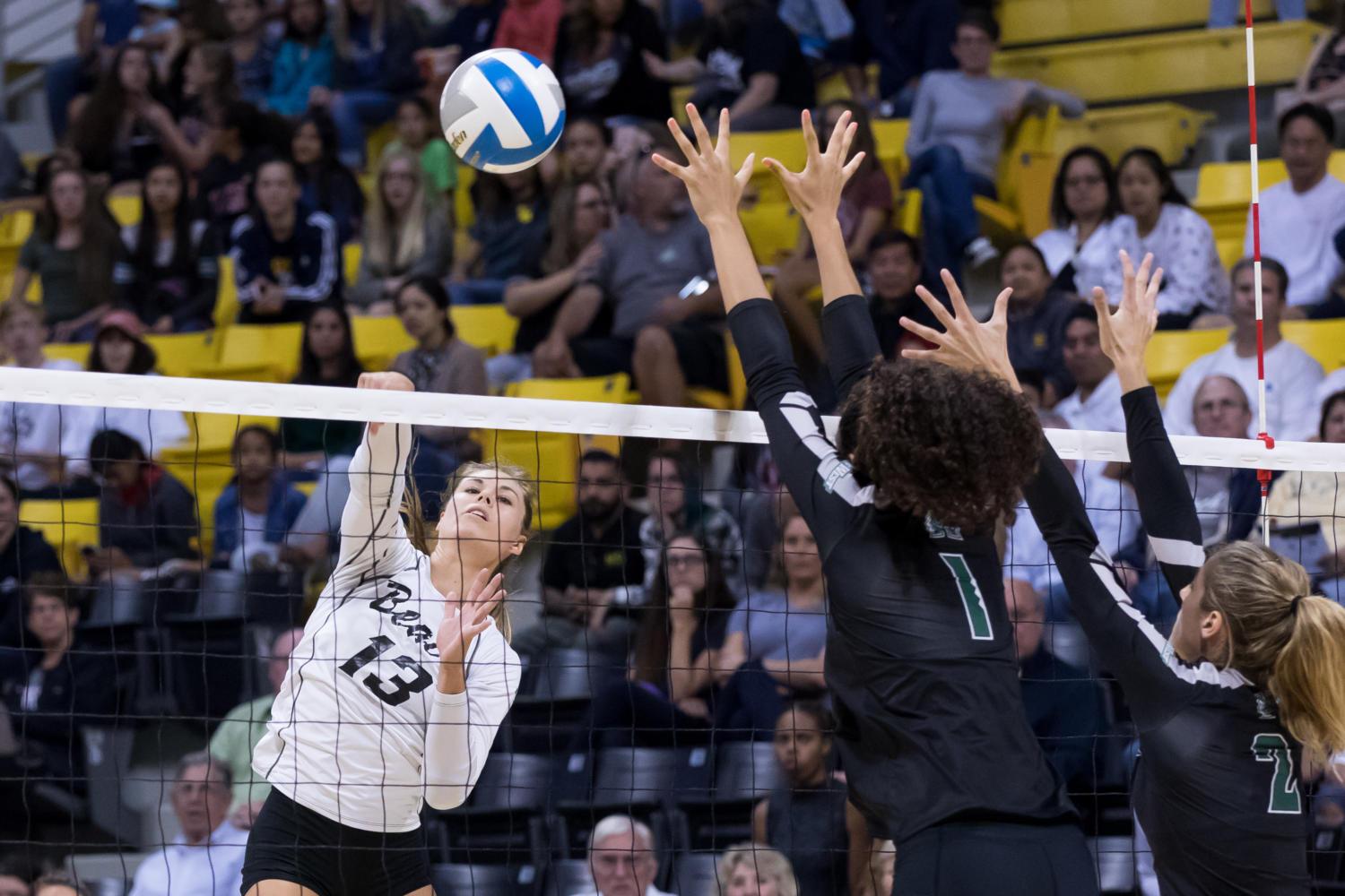 Sophomore libero Hailey Harward settled in nicely at the net with 12 kills while still offering up 18 defensive digs in a loss Friday night against Hawai’i at the Walter Pyramid.