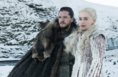 Jon Snow and Daenerys Targaryen look off the side in surprise.