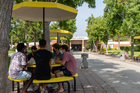 Students sitting at a table eating