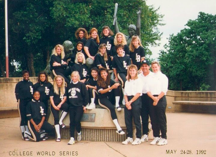 The 1992 Long Beach State softball team poses at the College World Series.