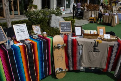 A variety of vendors were offered to the public this Sunday at the Creative Communal Market. Most specialized in handcrafted and uniquely made products.