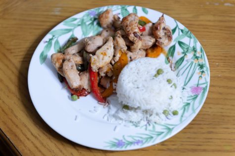 Packed with high protein and vibrant strips of bell peppers, chicken fajitas are a great option for a low cost meal.