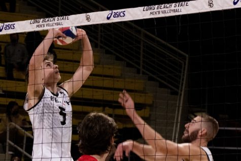 Aidan Knipe setting up for a kill against No. 9 Ohio State