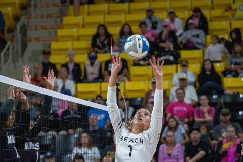 Zayna Meyer (#1) of the LBSU women's volleyball team resets the ball mid-air against the UCSB Gauchos at Walter Pyramid on Friday, Oct. 7.