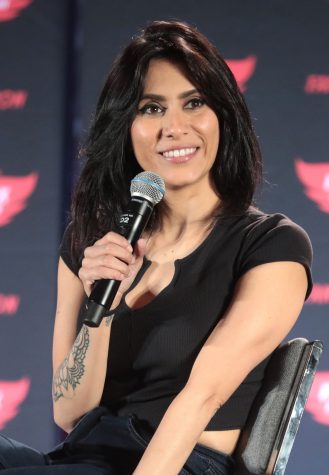 Cristina Vee speaking at the 2022 Phoenix Fan Fusion in Phoenix, Arizona.