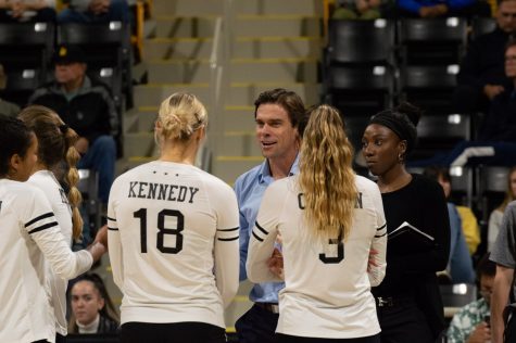 10/15/2022 - Long Beach, Calif: Long Beach State Women's volleyball head coach, Tyler Hildebrand, huddles up with his team during a point challenge against UC Irvine.