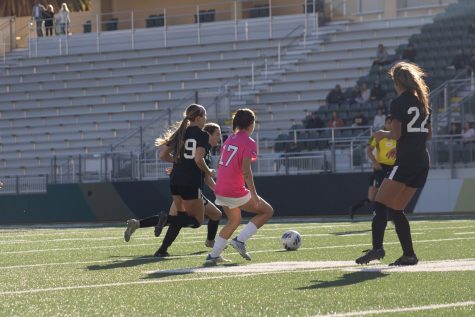 11/06/2022 - San Luis Obispo, Calif: Long Beach State women's soccer player, Elysia Laramie (#9), helps her teammate Julia Moore advance the ball down to field against UCI in the Big West Championship game.