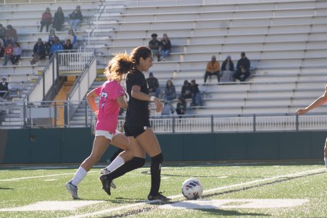 11/06/2022 - San Luis Obispo, Calif: Long Beach State women's soccer player, Cherrie Cox (#8), takes the ball down the middle to try and score against UCI in the Big West Championship game.