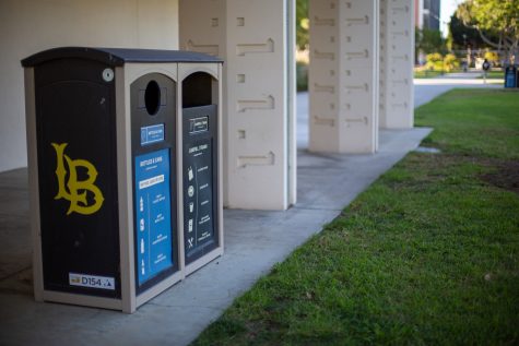 Students have the option between recycled and landfill trash. Each trash can provides an explanation as to which bin their trash belongs in.