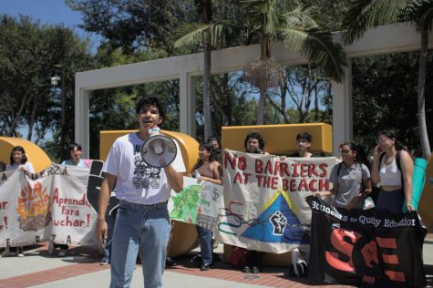 Long Beach 8/30 Third year communications major Luis Ortiz speaks to protesters in front of the Go Beach sign near Brotman Hall