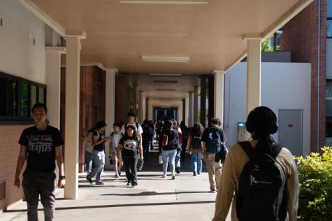 08/23/2023 - Long Beach, Calif: Students walk to and from class in the hallway next to the Liberal Arts buildings at Cal State University Long Beach during the first week of school.