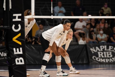 08/25/2023 - Long Beach, Calif: Long Beach State women's volleyball junior outside hitter Natalie Glenn (middle), eyes up the University of Texas at Austin offense in their game inside the Walter Pyramid. Glenn finished the game with three kills on 11 attempts.