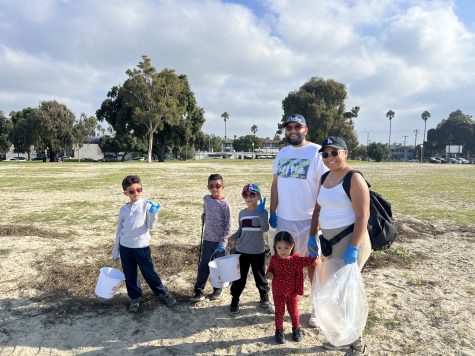 09/23/2023 - Long Beach, Calif: Church volunteers Nazari Torres (Left) and her family.