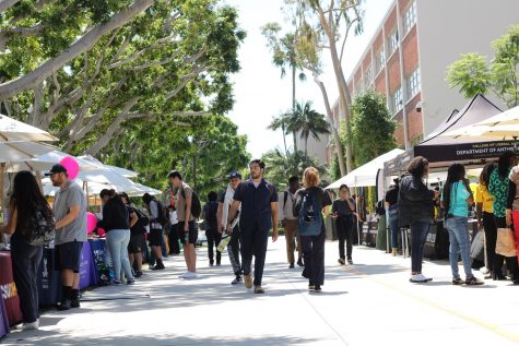09/14/2023 - Long Beach, Calif: Hundreds of students turn out to the coveted university fair to learn more about the different major programs and universities in their area.
