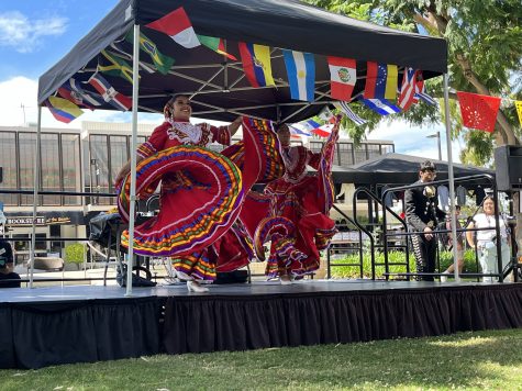 Grupo Folkrorico Mexica performs to top off the Latinx Cultural Welcome on Sept. 11. The club promotes cultural awareness through dance.