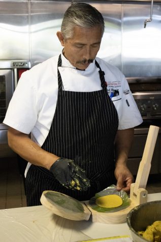 Chef Paul Blanco from the Los Angeles Hospitality Training Academy Kitchen instructed the course in the first out of the two classes he will lead this semester at the Beach Kitchen.