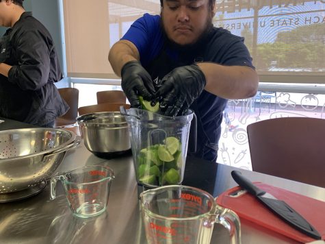 09/28/2023 - Long Beach Calif: CSULB student Jeremy Ramos puts the cut limes into a blender to make the Brazilian lemonade. Ramos said that he's not skilled at cooking, claiming this was a great space to learn.