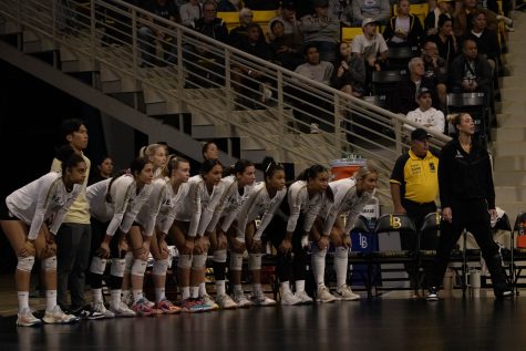 11/25/23 - Long Beach, Calif: The Long Beach State bench watch intently as they look to pull off yet another upset against Hawai'i.