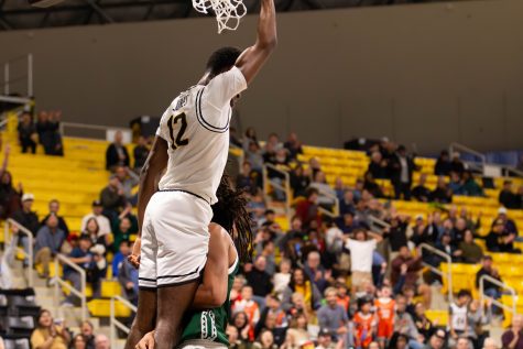 1/18/23 - Long Beach, Calif: Long Beach State's Jadon Jones was on fire Thursday night against Hawai'i as he scored back-to-back dunks, this dunk came off a steal by Jones and a lob by senior guard Marcus Tsohonis to take a 34-18 lead. With 4:39 remaining, Hawai'i coach Eran Ganot saw enough and called a 30 second time out.