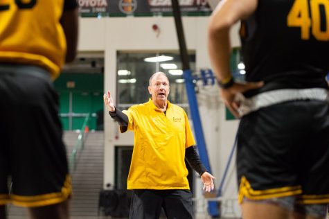 10/10/2022 - Long Beach, Calif: Long Beach State Men's Basketball head coach, Dan Monson, lectures the team on putting in more effort on defense and making appropriate reads off the ball during the team's practice on Monday.